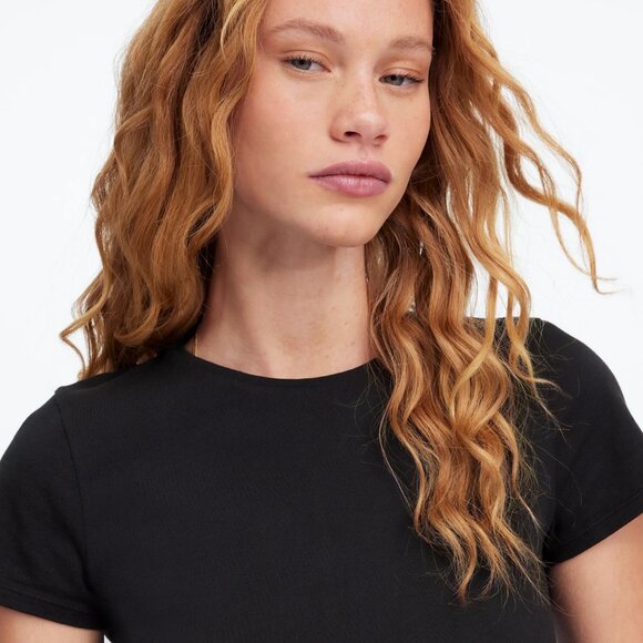 Madewell Essential Slim Tee in Lightweight Cotton in Jet Black, Size Small - Picture 4 of 10